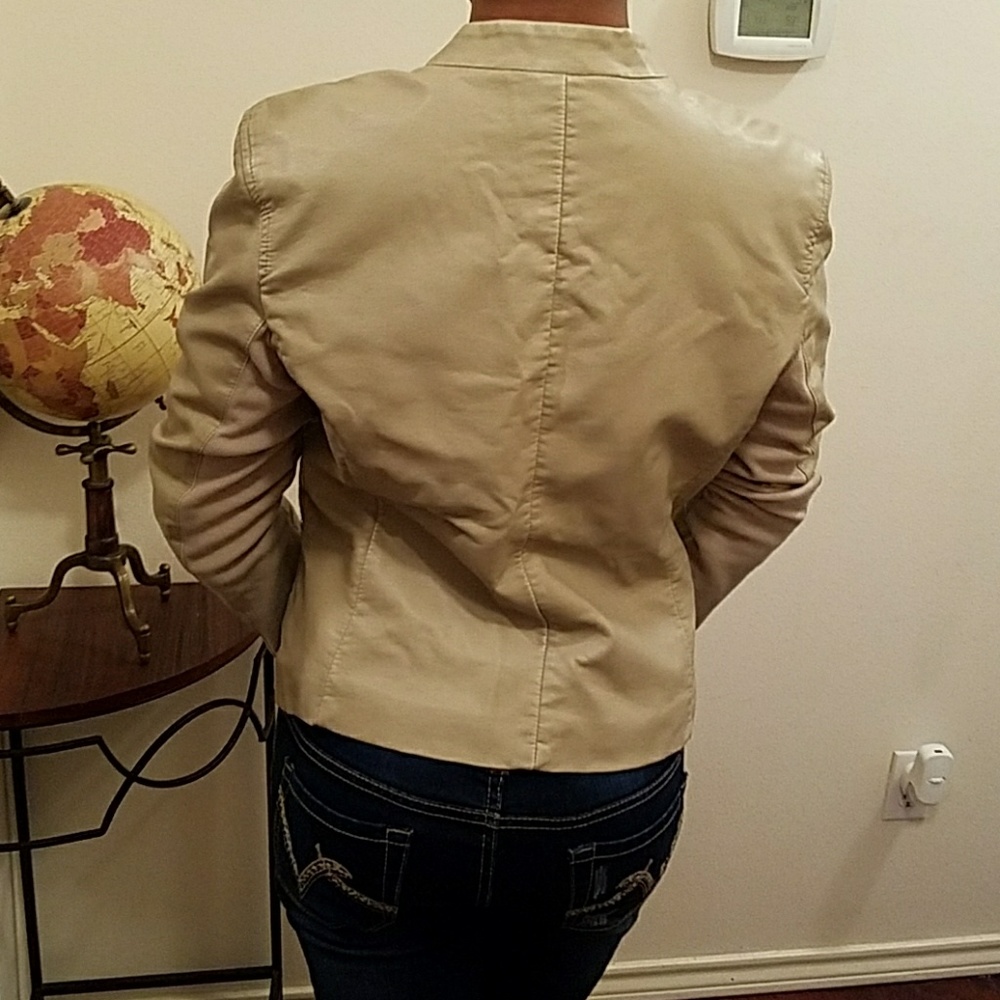 Leather jacket - Picture 2 of 5