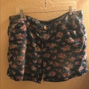 18 Floral distressed shorts