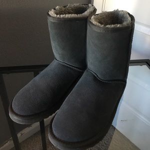 New! Worn once! Dark gray uggs! Box not included