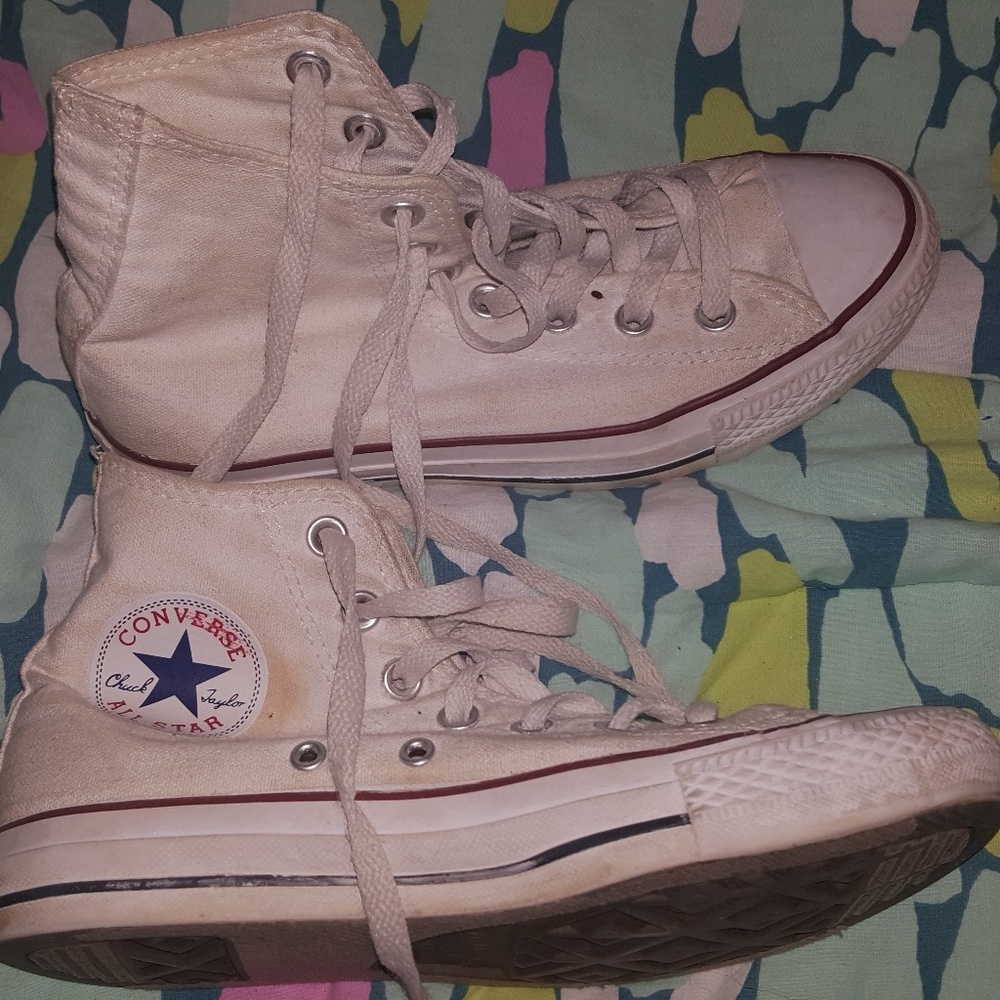 White high top converse ❤❤👀👀