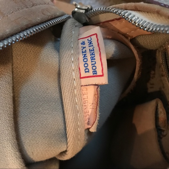 Dooney and Bourke shoulder bag - Picture 3 of 6