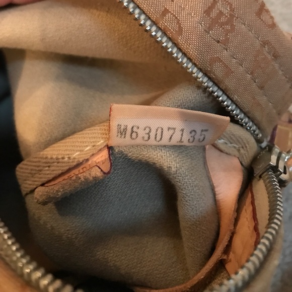 Dooney and Bourke shoulder bag - Picture 4 of 6