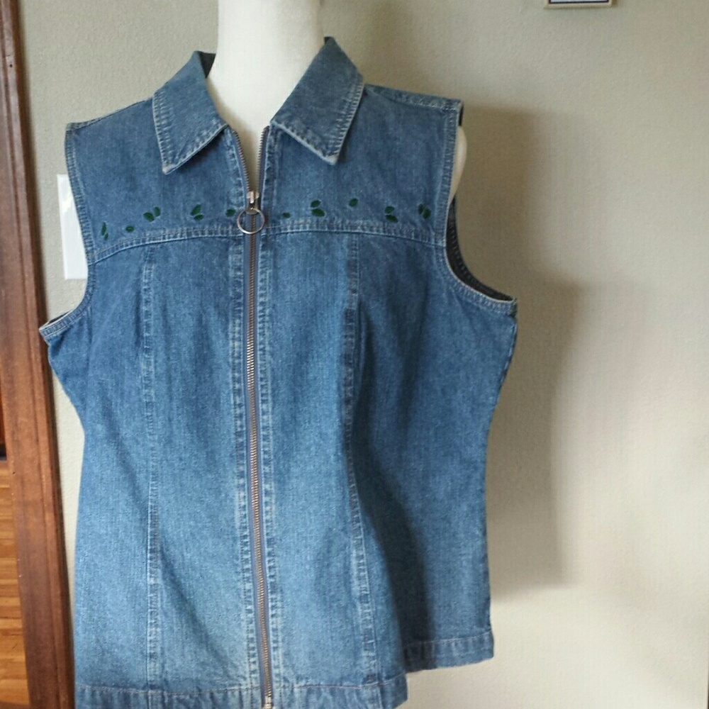 Cj banks zip up front vest