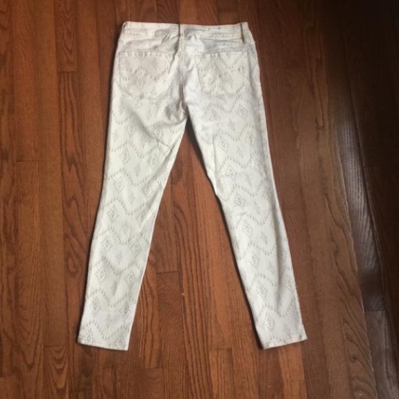 Bullhead Black Tribal Print Skinny Jeans - Picture 2 of 5