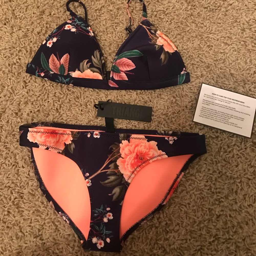 BRAND NEW!! Triangl Delilah-Fiore Nero Bikini