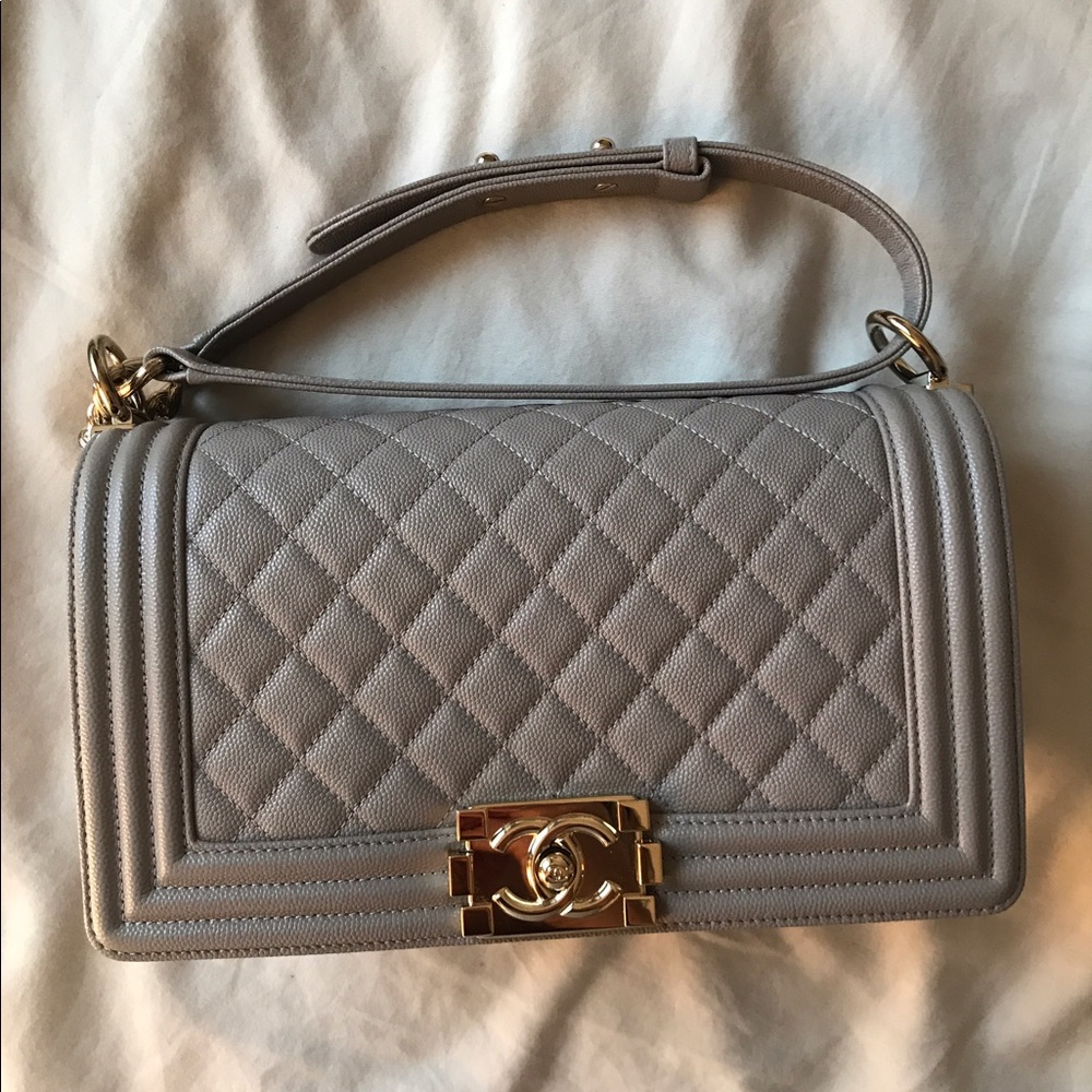 NEW AUTHENTIC CHANEL LE BOY MEDIUM CAVIAR TAUPE