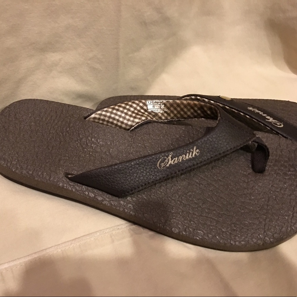 Sanuk Flip Flops