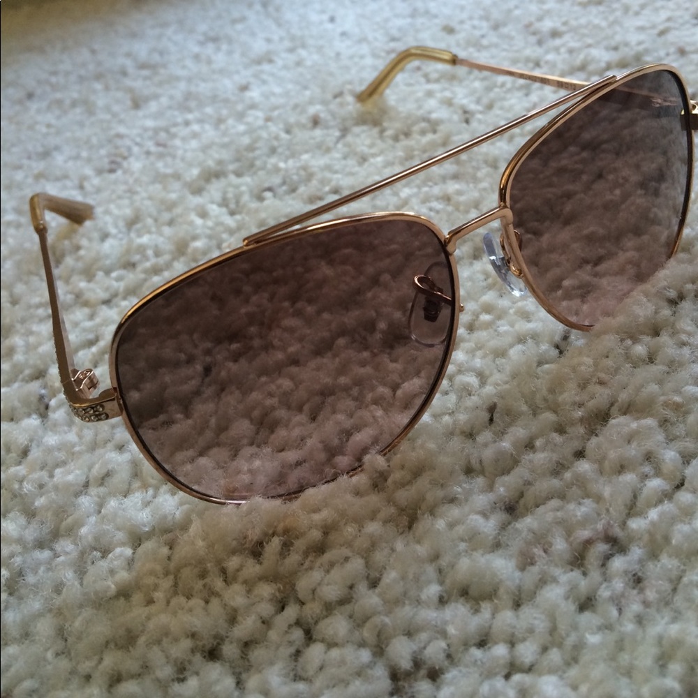 Rose gold Fossil sunglasses 🌹