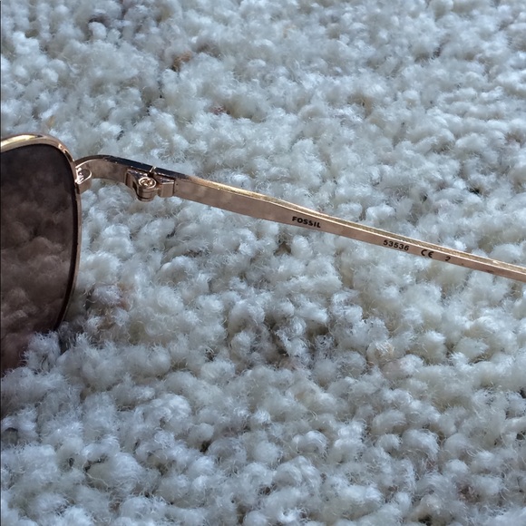 Rose gold Fossil sunglasses 🌹 - Picture 3 of 4