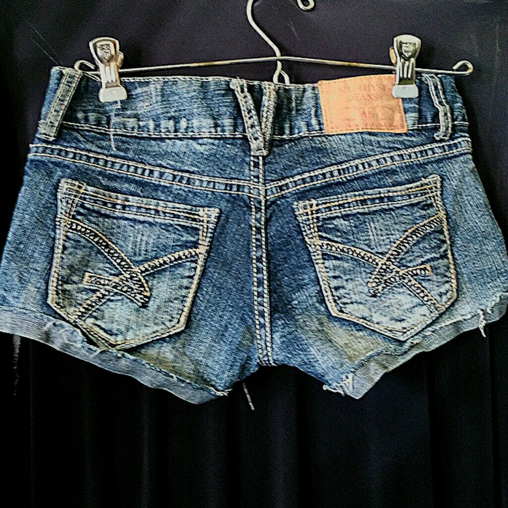 *given as extra*  Distressed short jean shorts - Picture 2 of 4