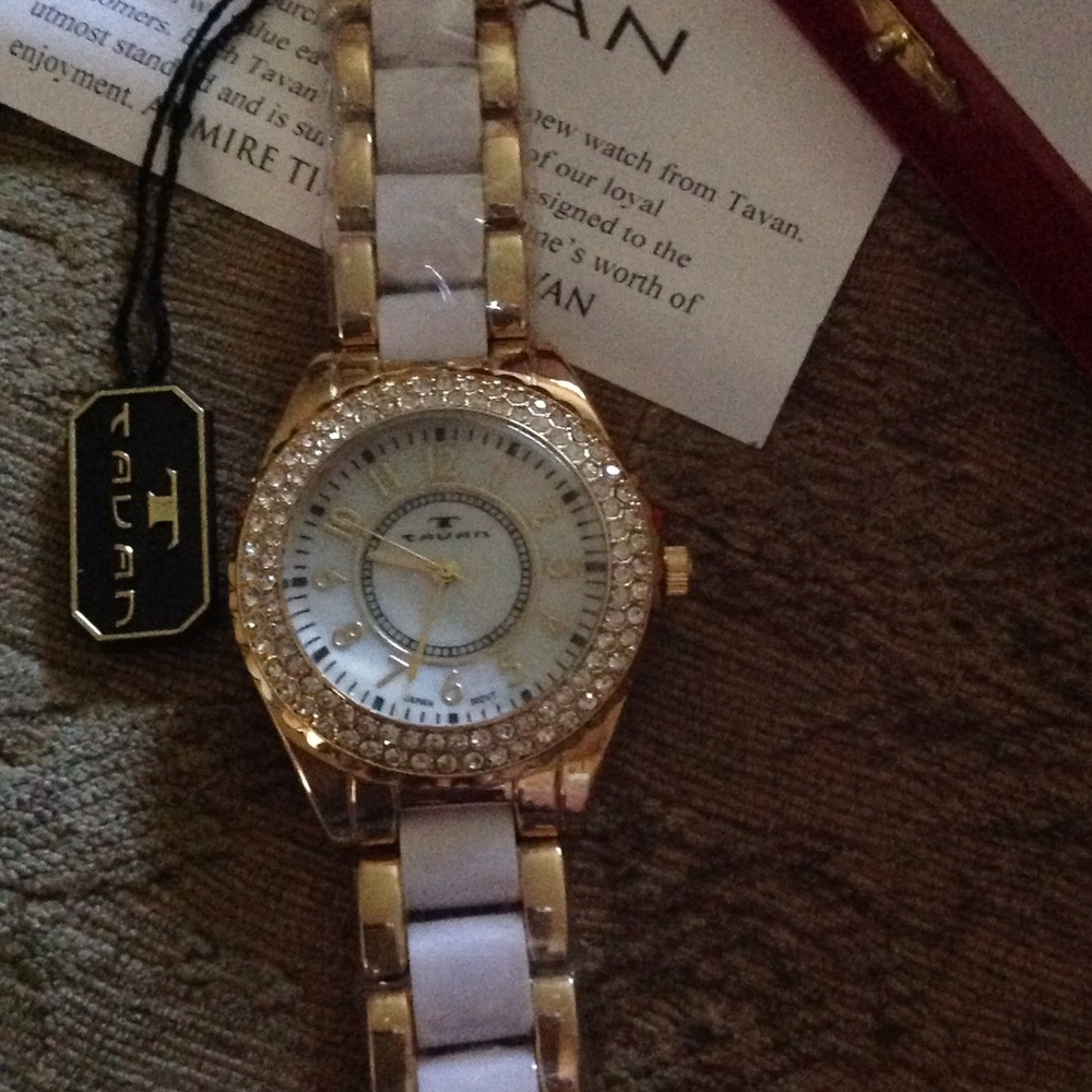 White & Gold Tavan with crystals