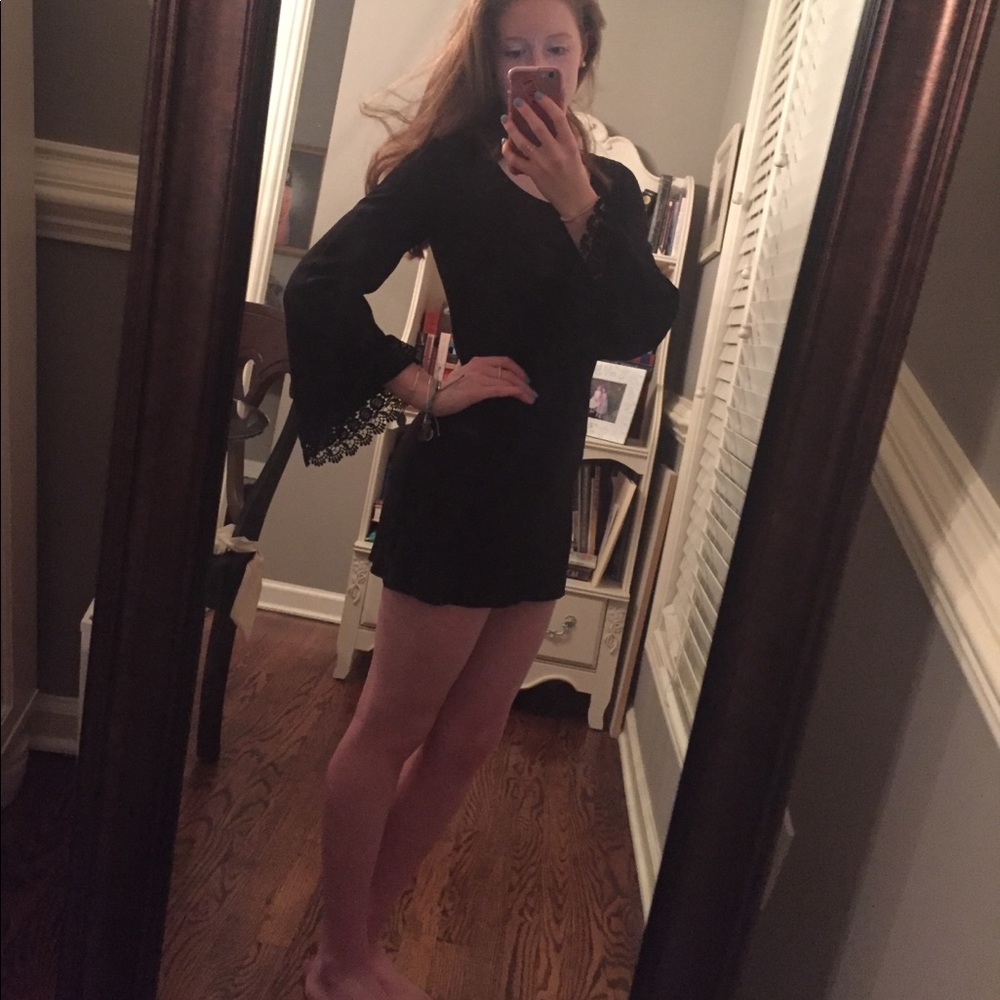 Black LA hearts bell sleeves dress