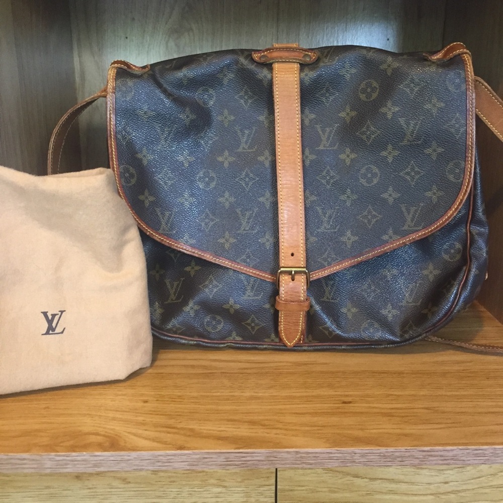 SOLDAuthentic Louis Vuitton Saumur 35