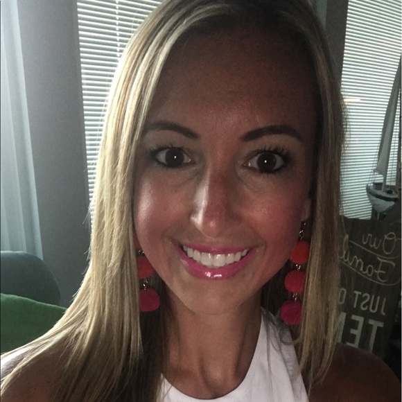 Meet your Posher, Jessica - Picture 1 of 1