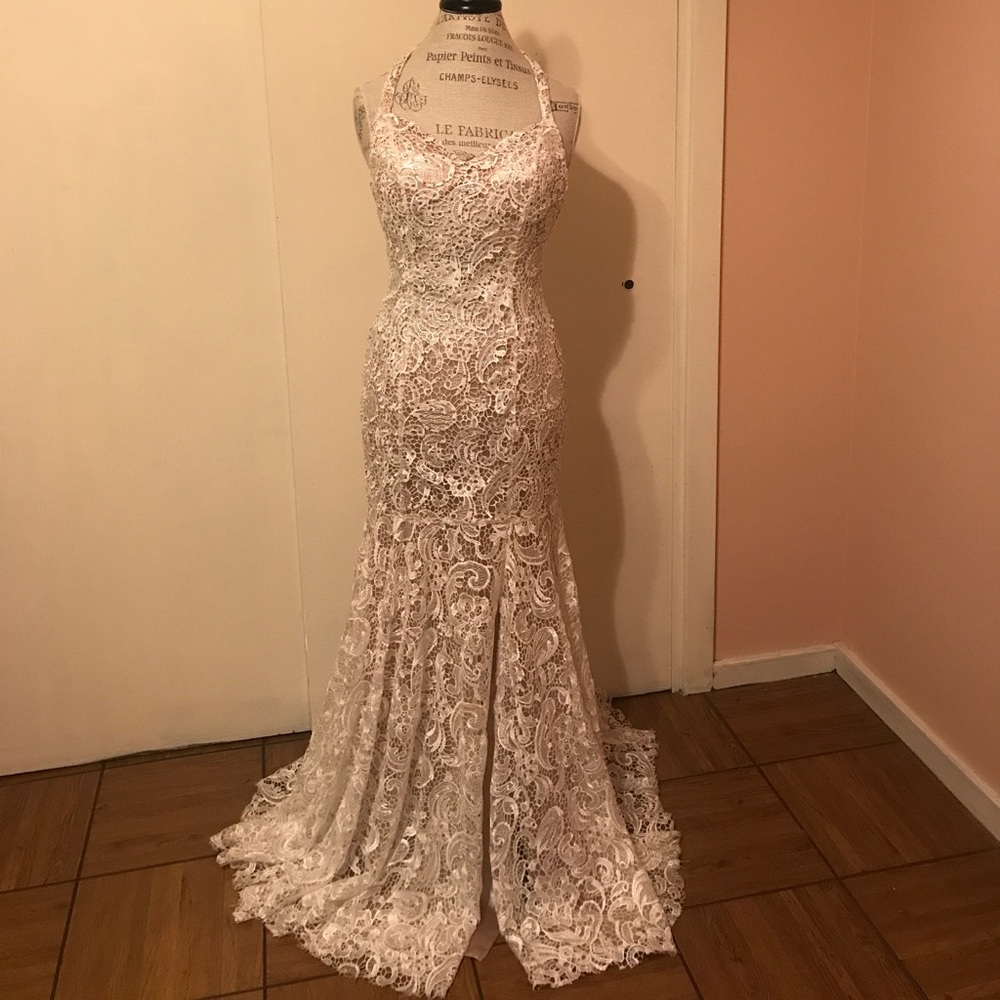 JOVANI White lace. Satin lining. Transparent torso