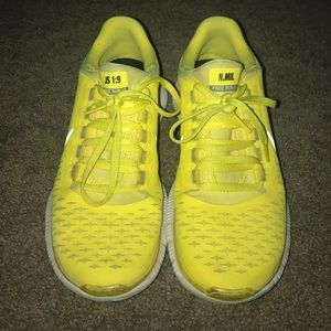 Yellow Nike Free Run 5.0