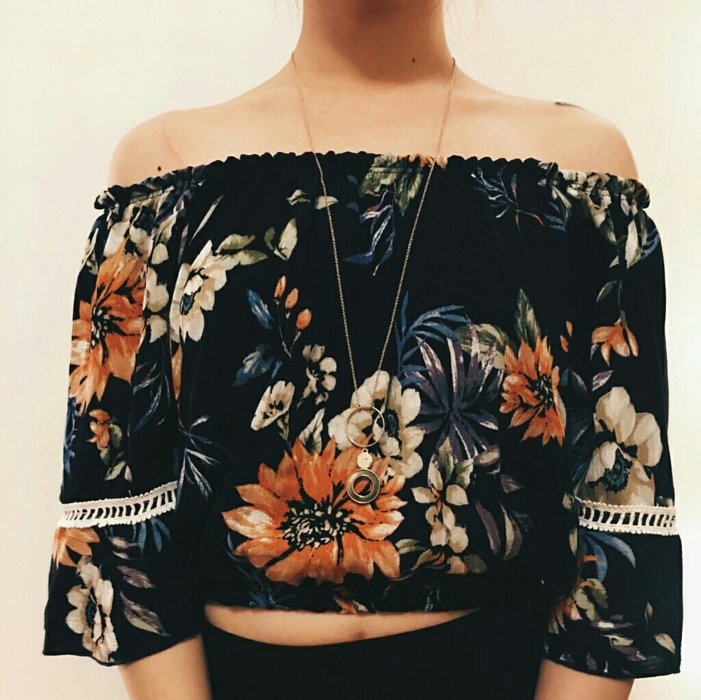 Off shoulder flower crop top