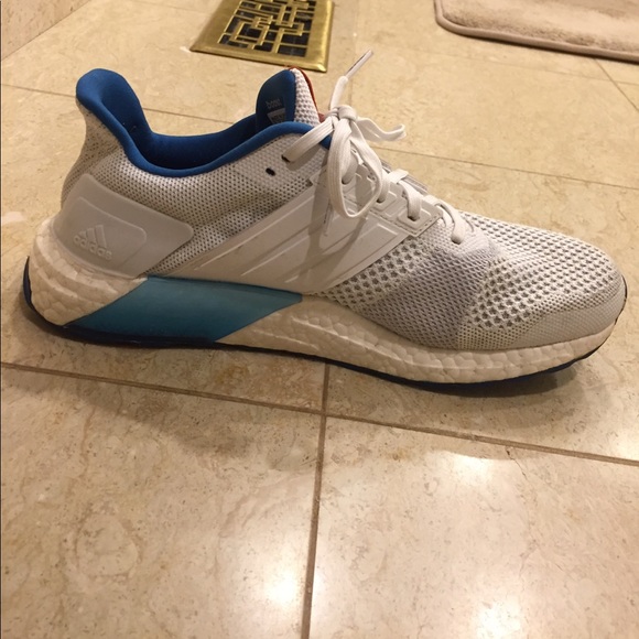 Adidas Ultraboost ST - Picture 2 of 3