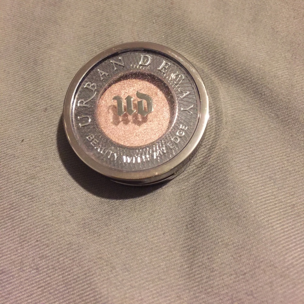Urban decay single eye shadow