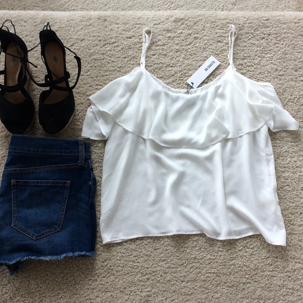 🚫SOLD🚫BB Dakota Delafield Ruffle Top - Picture 2 of 4