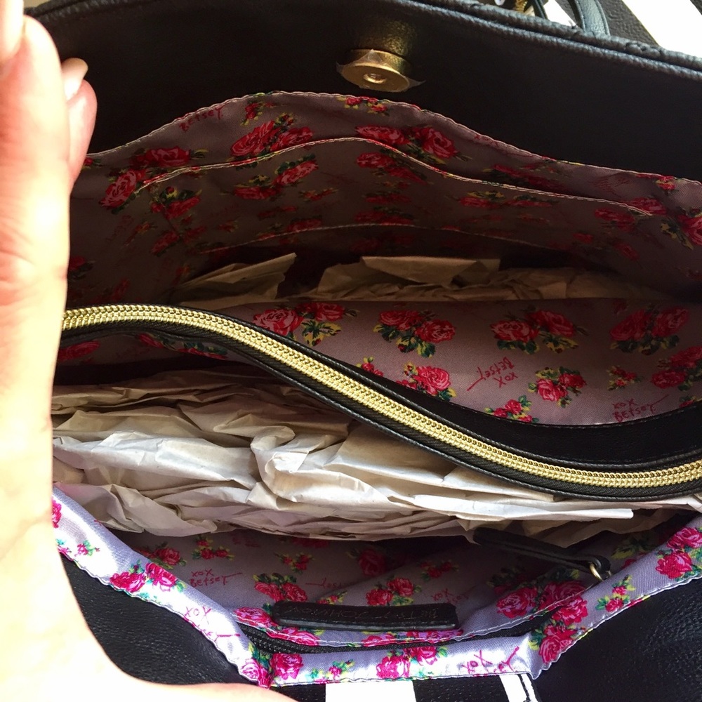 Betsey Johnson 2 in 1 Black & White Skull Tote - Picture 4 of 8