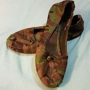 Camo slip ons