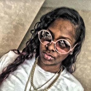 Meet your Posher, Antoinette