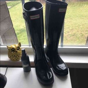 SOLD Black Hunter rain boots sz 7