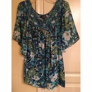 Green and blue floral flowy top