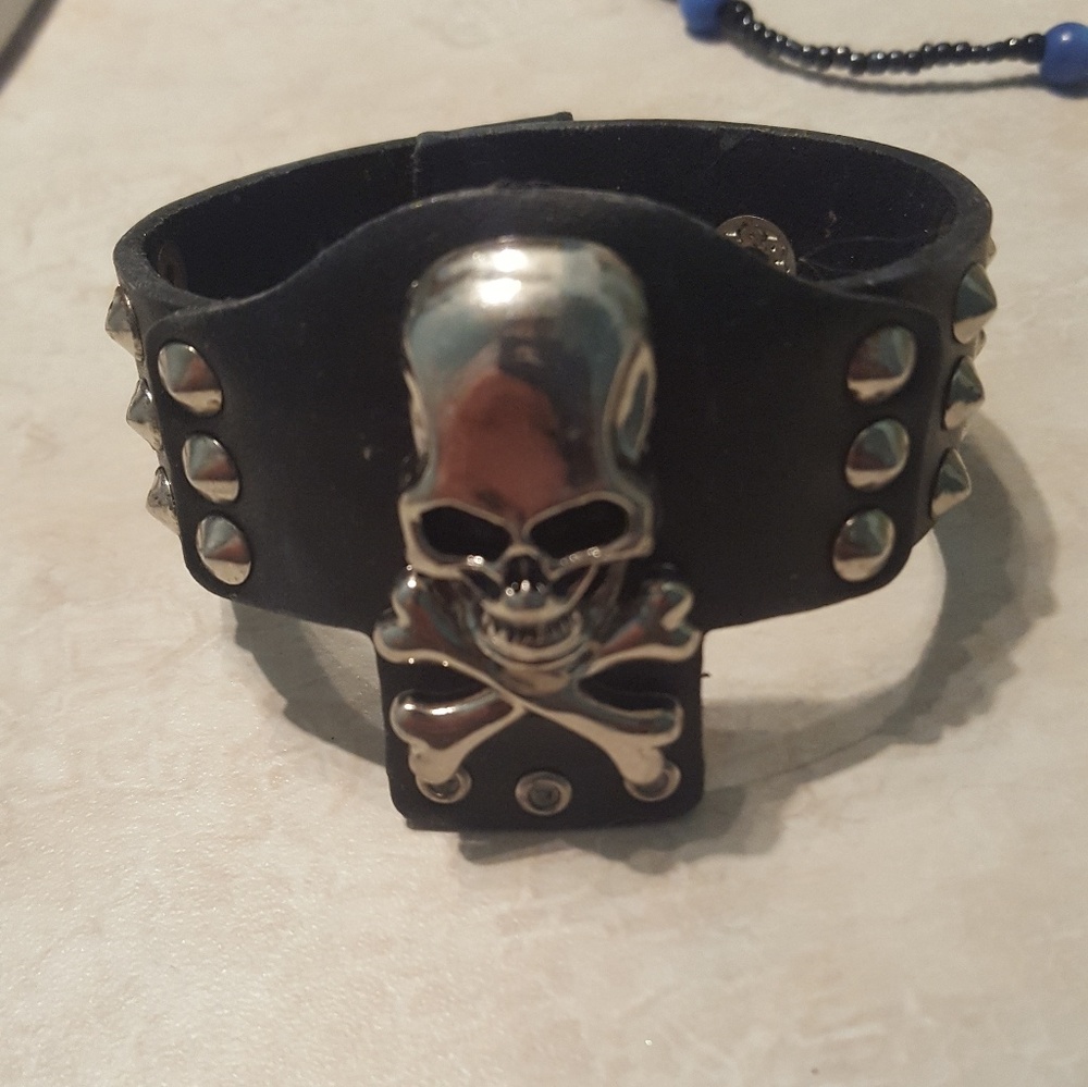 Punk skull faux leather bracelet