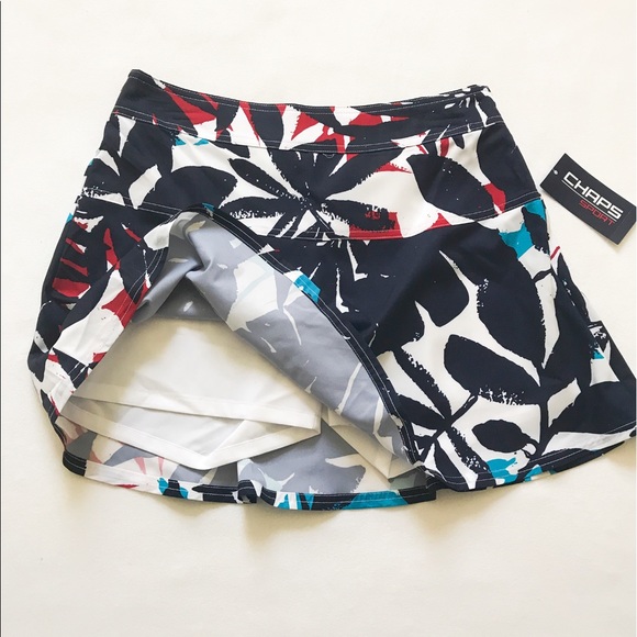 Size 4 🌹 Chaps sport skorts - Picture 2 of 2