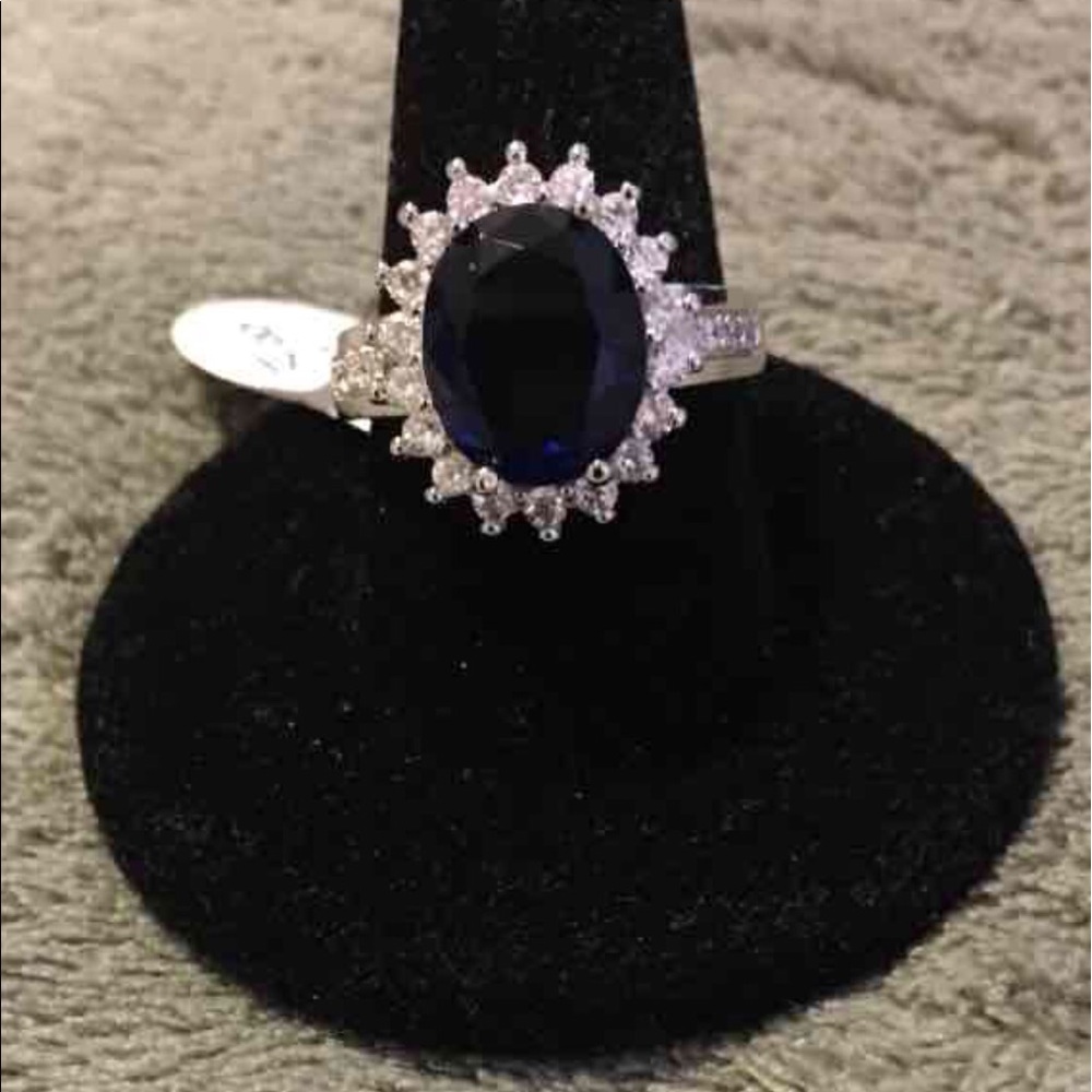 πHPπ Princess Kate Oval Cut Silver Ring - Picture 2 of 4