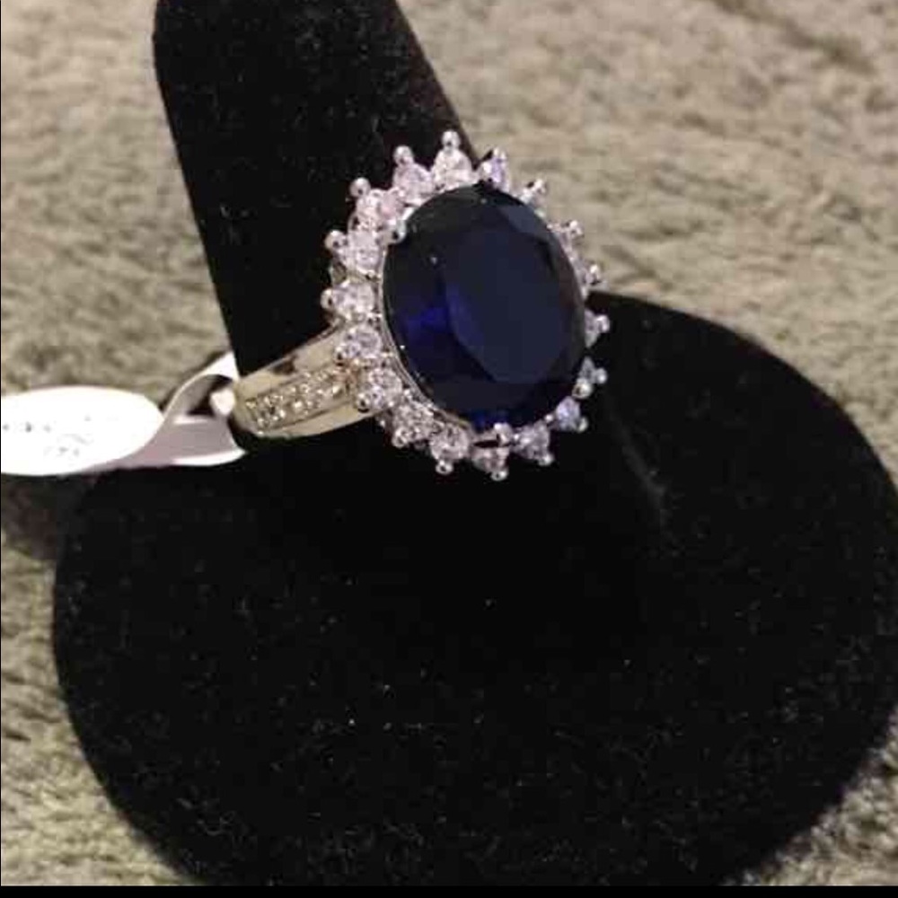 πHPπ Princess Kate Oval Cut Silver Ring - Picture 3 of 4
