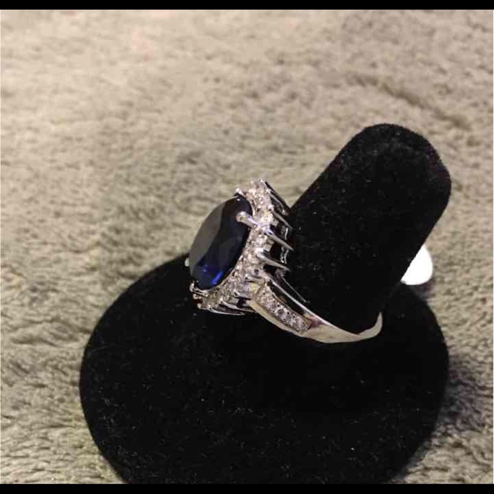 πHPπ Princess Kate Oval Cut Silver Ring - Picture 4 of 4