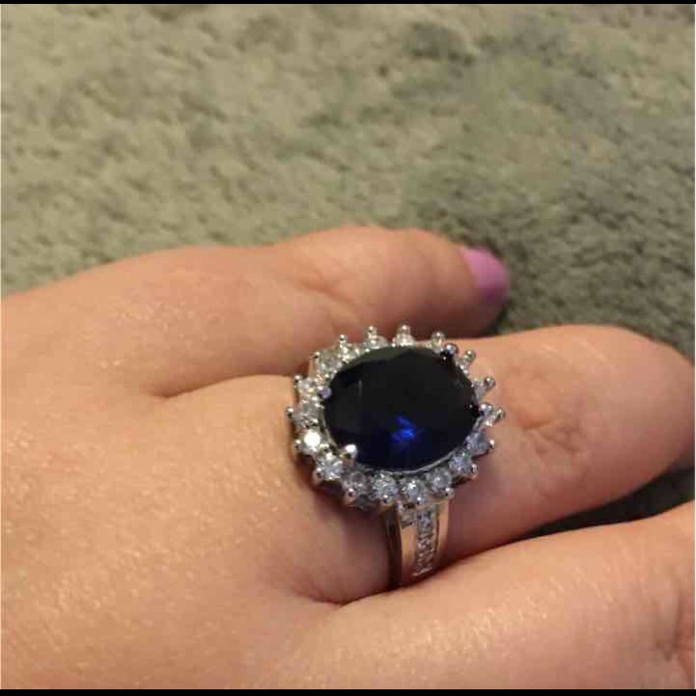 πHPπ Princess Kate Oval Cut Silver Ring - Picture 1 of 4
