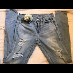 High waisted ripped jeans