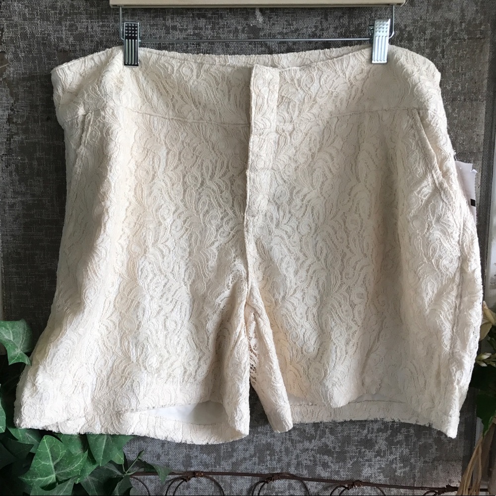 Lace shorts 16W