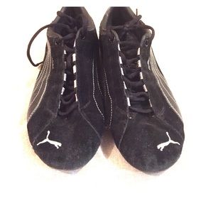 Women's Puma tennis shoes