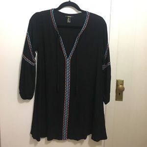 Dress with tribal print trim