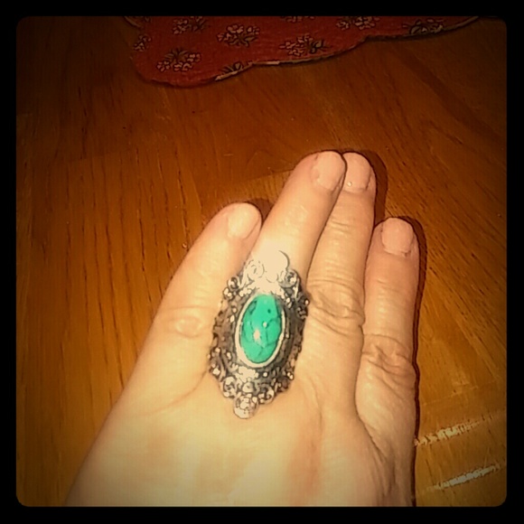 Turquoise boho style ring size 7 but band adjusts - Picture 1 of 4
