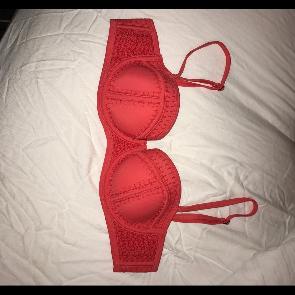 Red triangl top
