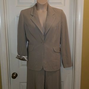 CAbi Dynamo Blazer Lauren Trouser Gray Size 16