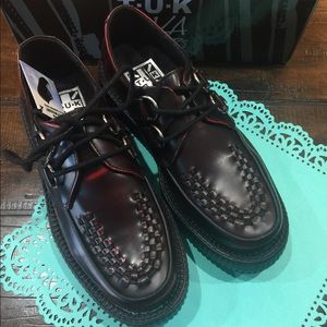 T.U.K CREEPERS - Burgundy  Rub Off Creeper