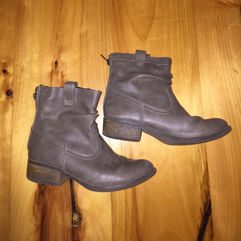 Steve Madden ankle booties size1