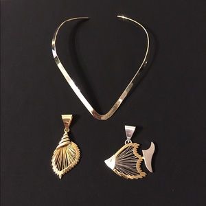 📣 Collar Necklace w/Fish & Shell Pendants 📣