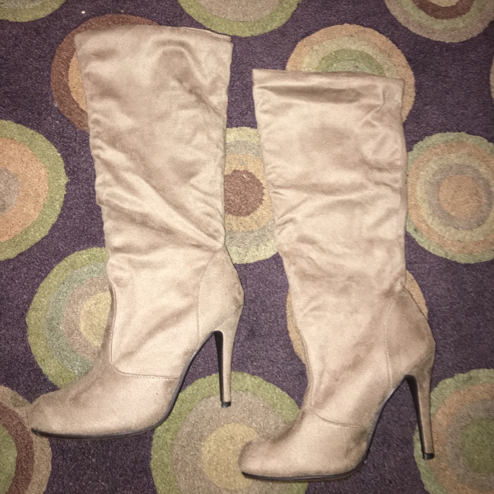 Tan heel SUADE boots!