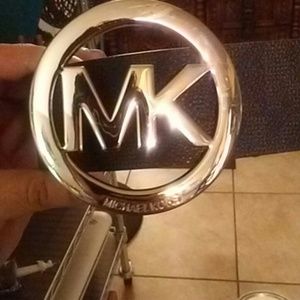 Michael Kors bet black extra large w siver buckle