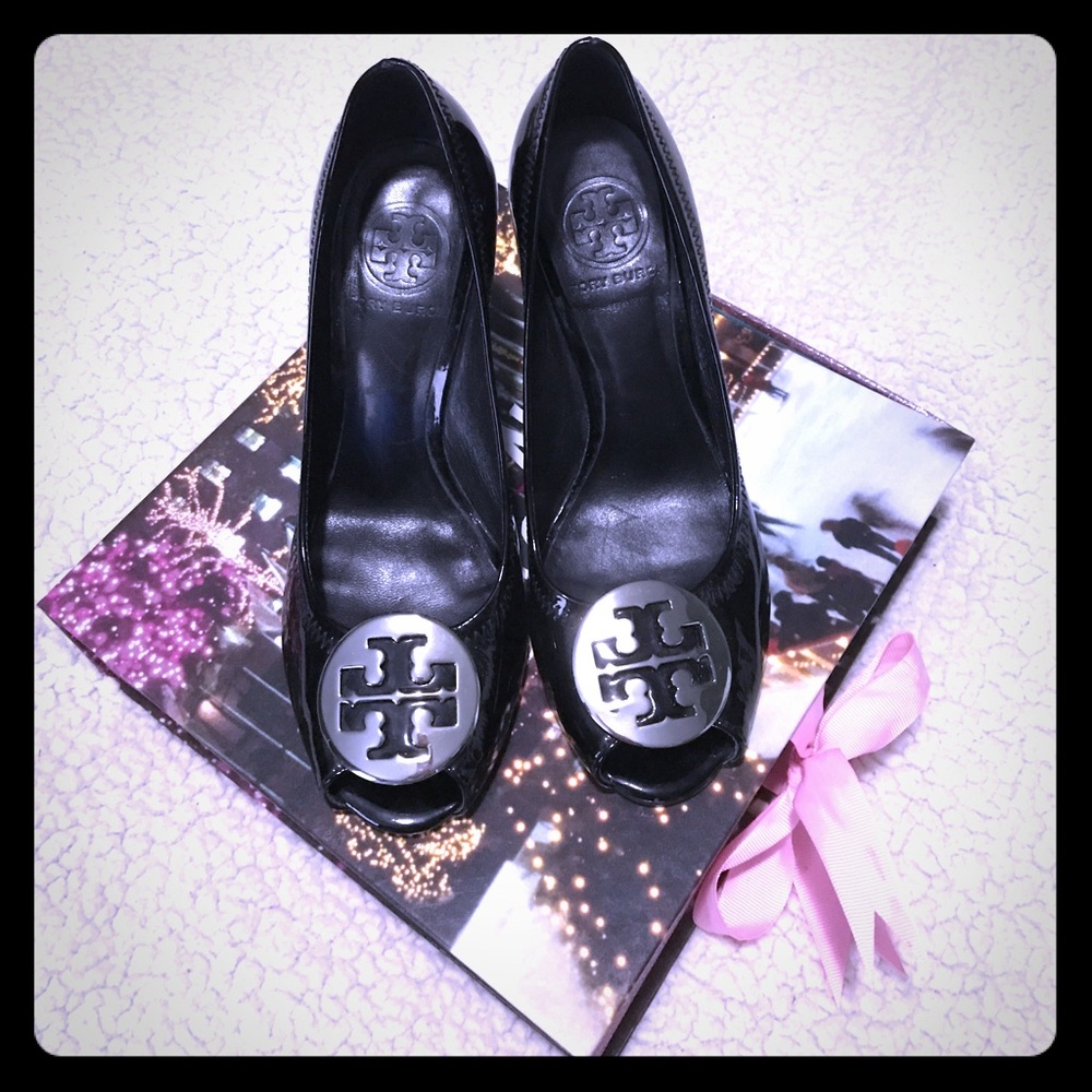 🎀Reposh🎀 Peep toe Tory Burch Wedges