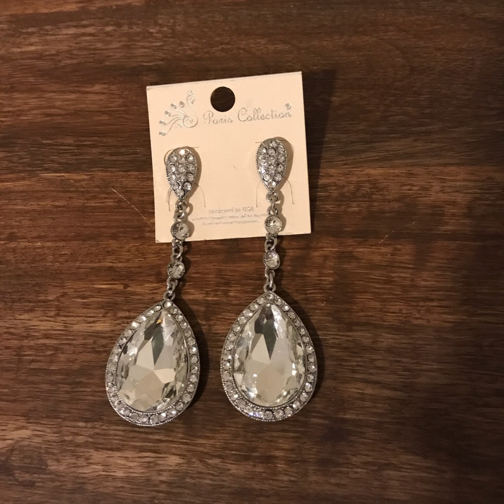 Tear drop earrings NWOT
