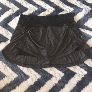Lululemon Athletica black hot yoga skirt sz 6